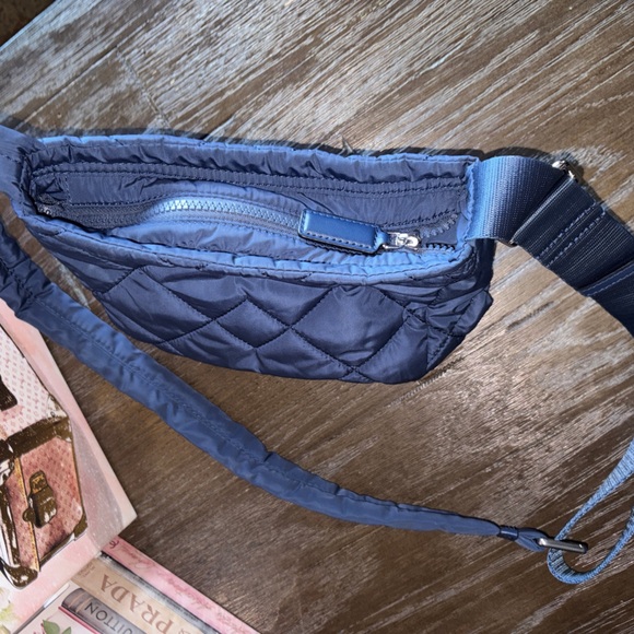 Marc Jacobs Quilted Navy Utility Messenger Bag with Adjustable straps - Picture 5 of 9